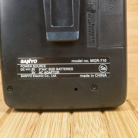 Sanyo MGR-710 AM/FM Portable Cassette Player - Picture 6 of 7
